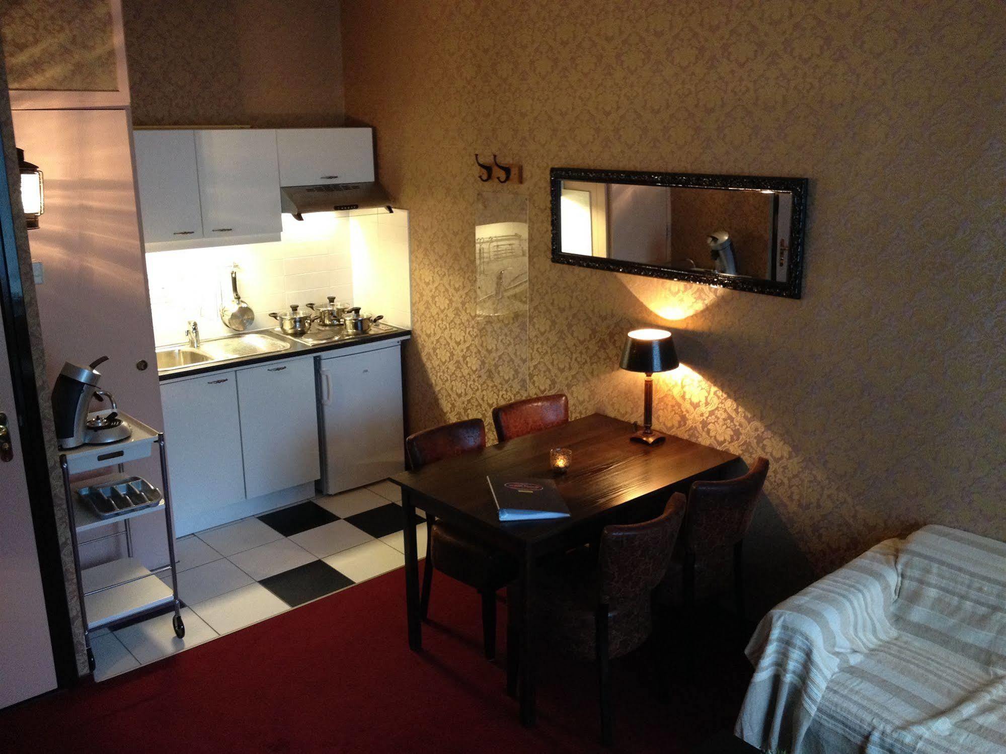 Amsterdam Village Hotel Экстерьер фото